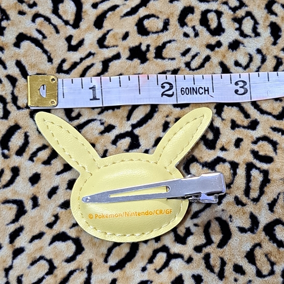💥3/$25💥  SPARKLY PIKACHU POKEMON NINTENDO HAIR CLIPS - Picture 4 of 7